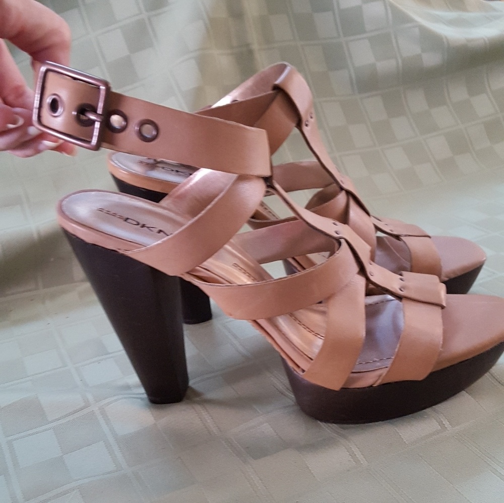 DKNY C  beige heels